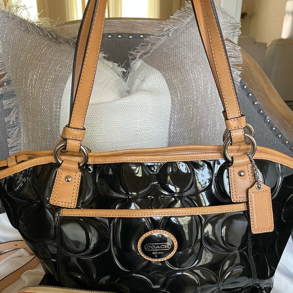 Authentic Coach Handbag,No wallet.I purchased and never used the purse. - Picture 3 of 5